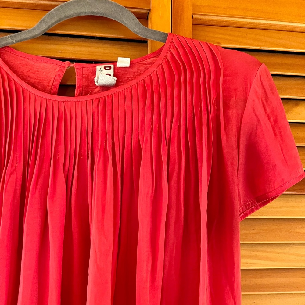 Anthropologie Dolan Coral Short Sleeved Shirt. Size S. Excellent used condition.